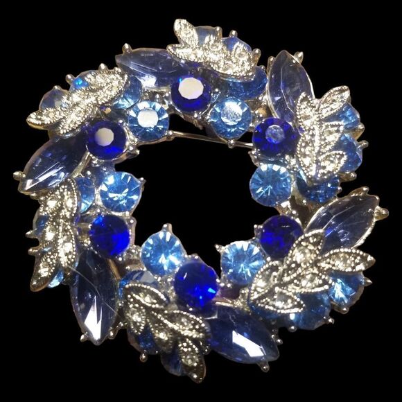 ⭐️ Vintage Blue/Clear Rhinestone Wreath in Silvertone Brooch/Pendant - Picture 5 of 8